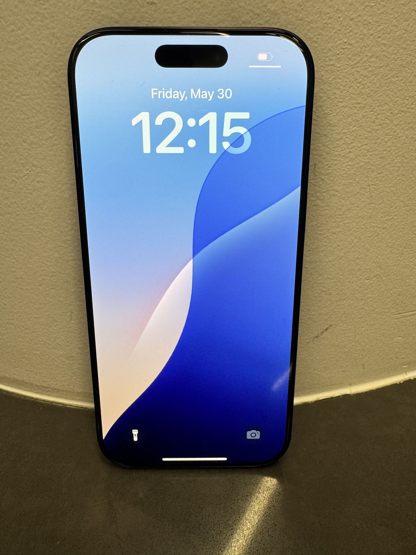 IPhone 16 PRO 128 GB, Pristine Condition!!!! (T-Mobile) Under Warranty. Hablo Espanol.
