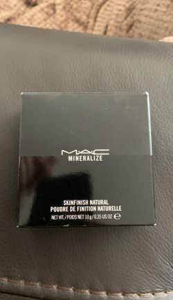 MAC mineralized skinfinish in DARK