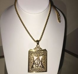 Gold plated Islamic pendant necklace with full stones around brand new