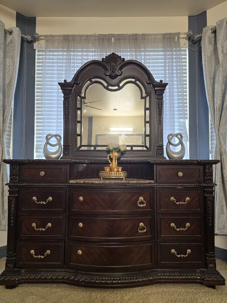Cal King Bedroom Set