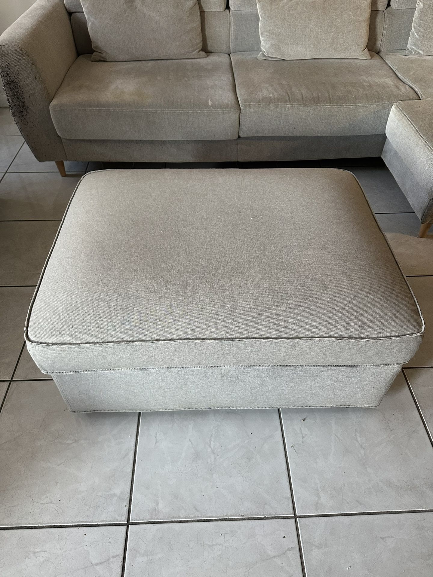KIVIK Ottoman With Storage
