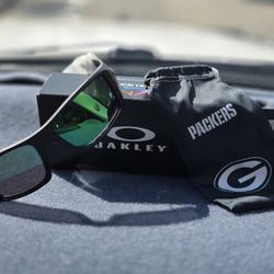 Oakley Heliostat Sunglasses 
