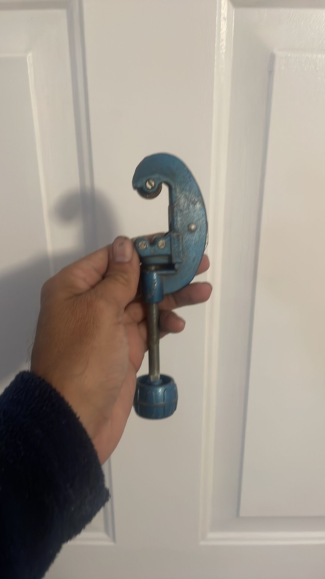 Pipe cutter cuts up to 1 inch