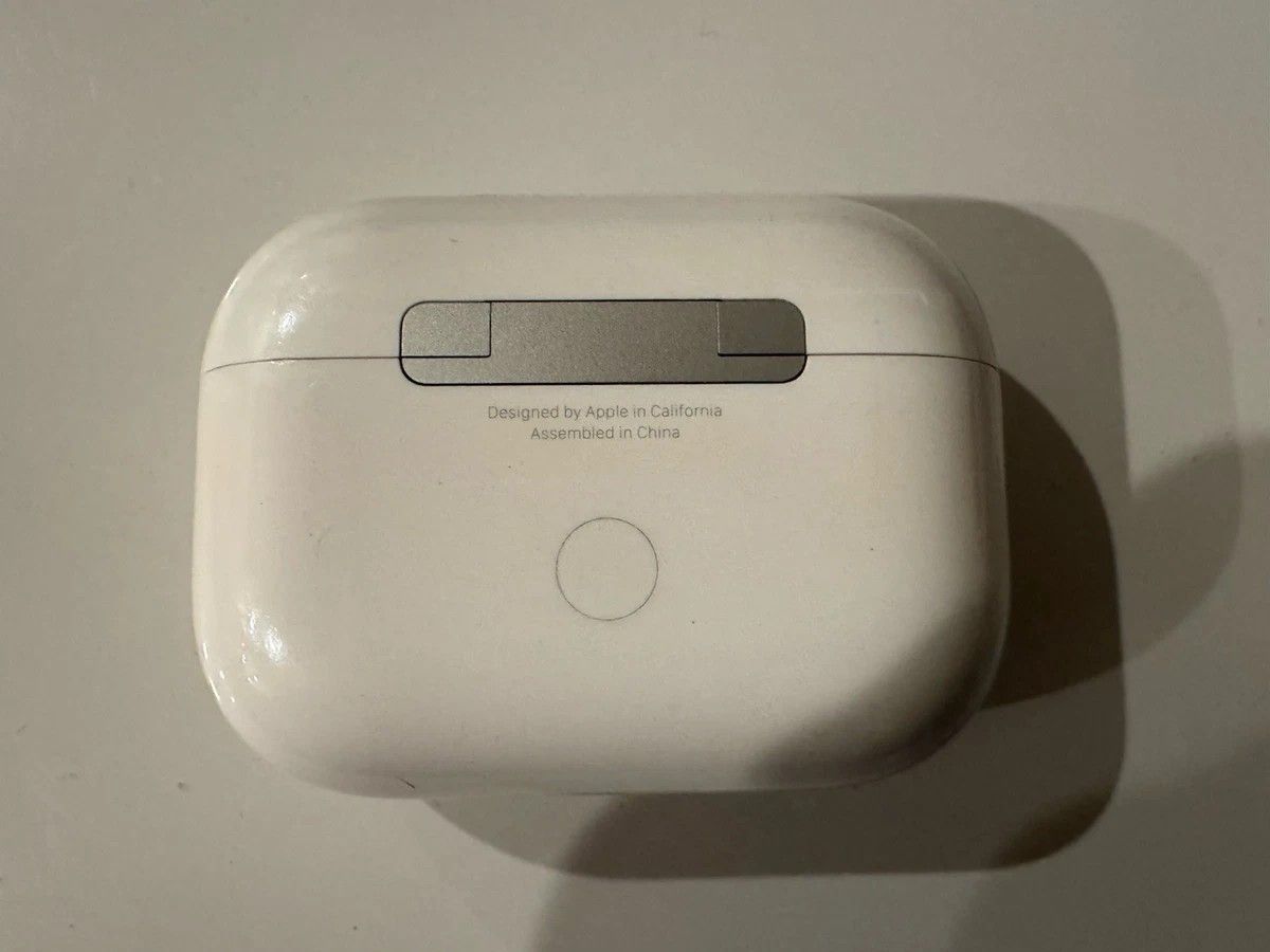 Apple AirPods Pro 2nd Generation with MagSafe Wireless Charging Case - White