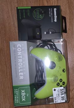 Xbox controller with 2 batteries and usb