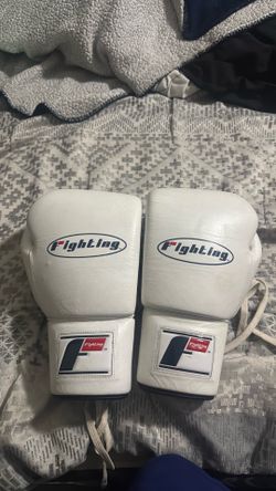 Fighting gloves