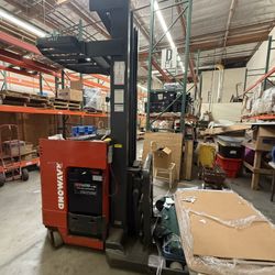 Raymond Forklift Standup EASI Reach 