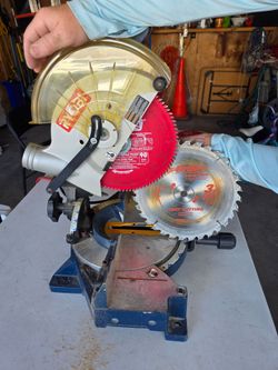 Miter Saw with 2 Blades
