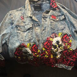 Reason Denim Jean Trucker Jacket Graphic Skulls and Roses Distressed Mens XL NWT