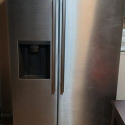 LG REFRIGERATOR/FREEZER SIDE BY SIDE 