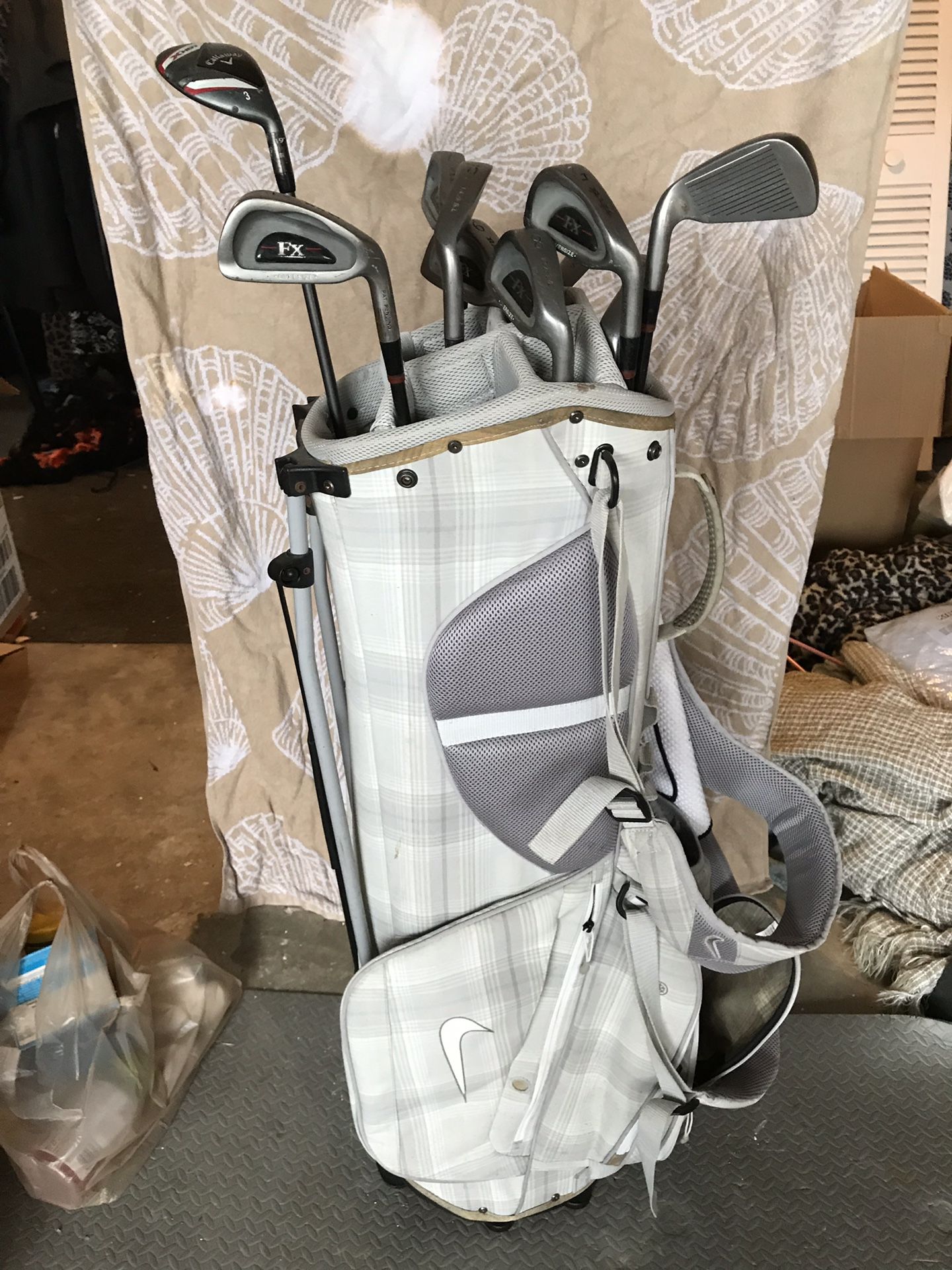Nike golf bag with set of fx clubs
