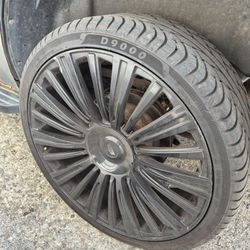 D9000 Tire with Multi-Spoke Wheel Cover