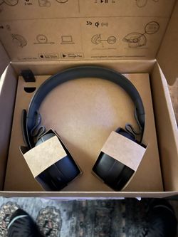 Mint Condition Logitech Zone Wireless Plus Headphones for Sale - Local Only