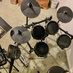 Alesis Nitro Drum Kit W/amp, Stand, and 3 Books