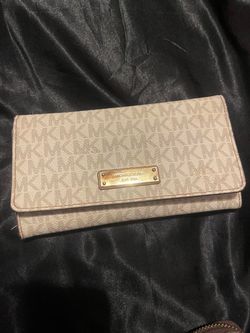 White Michael Kors wallet