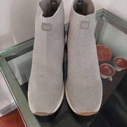 Size 8 . New. Slip-on knit sneakers by Michael Kors, Metallic heel detail