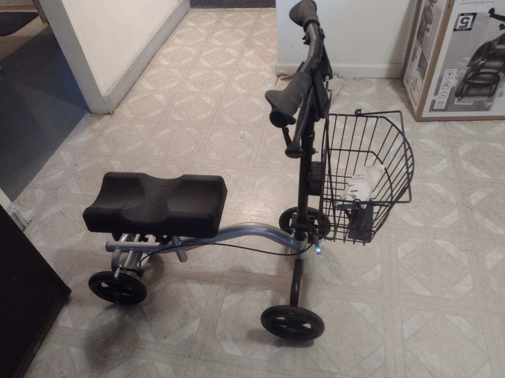 Nova knee scooter