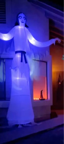 10 ft Halloween inflatable