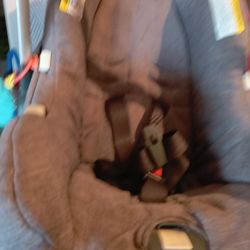 Child's Car Seat And Bath Tub