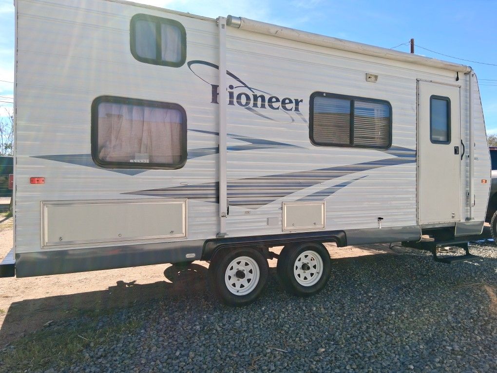 06 Pioneer Trailer 23ft