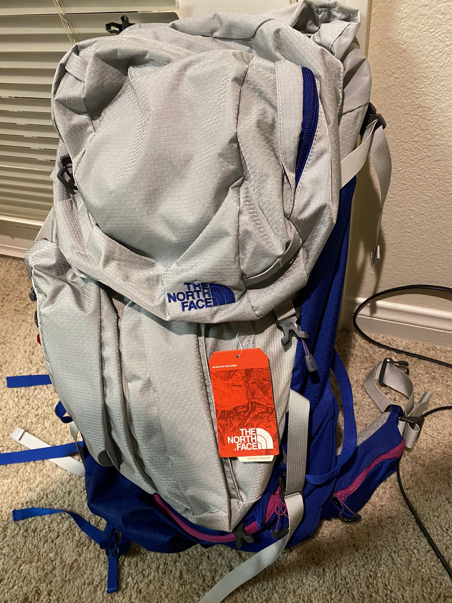 North Face Fovero 70 Backpack Women’s - BRAND NEW