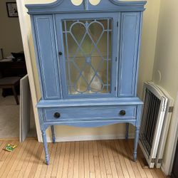 ANTIQUE HUTCH