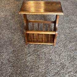 End Table/Magazine Rack