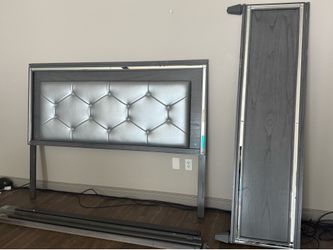 PRICE LOWERED!!!! Gray King Bedroom Set with Mirrored Accents & Tufted Headboard - Dresser & Nightstand