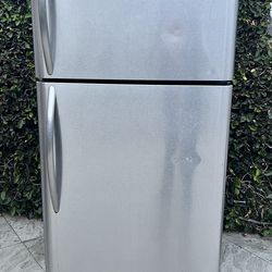 Frigidaire Refrigerator cooling/ freezing