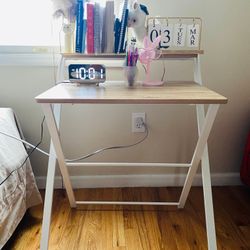 Foldable Wooden Desk – Strong, Stylish & Space‑Saving (Bid Now!)