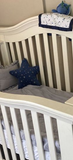White baby crib