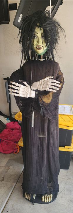 Pop up Halloween decor