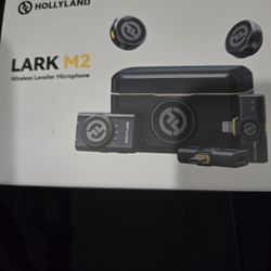 Holly land Lark Mic