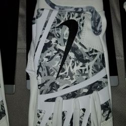 BRAND NEW NIKE TROUT EDGE BASEBALL BATTING GLOVES WHITE GREY BLACK CAMO SIZE ADULT SMALL
