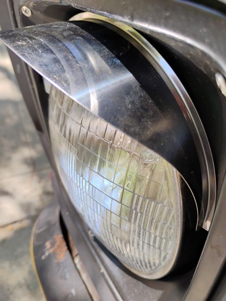 2 Headlight Eyebrows / Eyelids