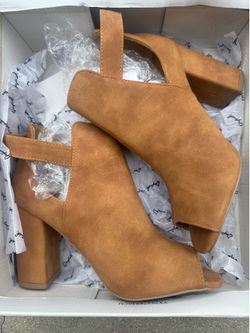 Woman’s pumps/heels size 6 1/2 only $8 As new