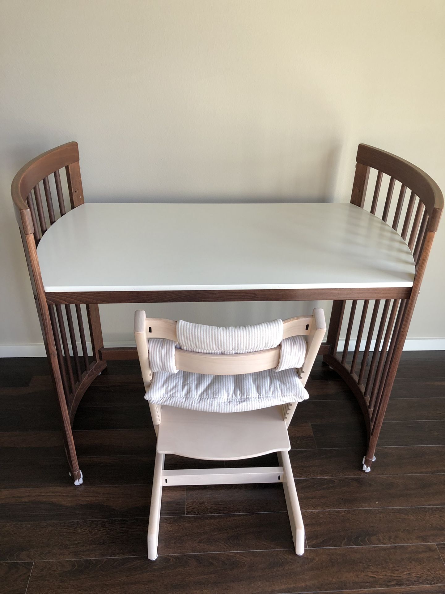 Stokke changing table / desk bundle (Tripp Trapp chair not included)