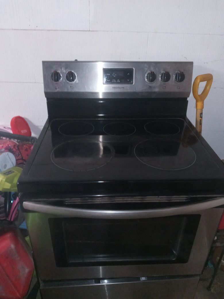 Brand New Stove Only Had It For A Year Works Very Good And The Stove