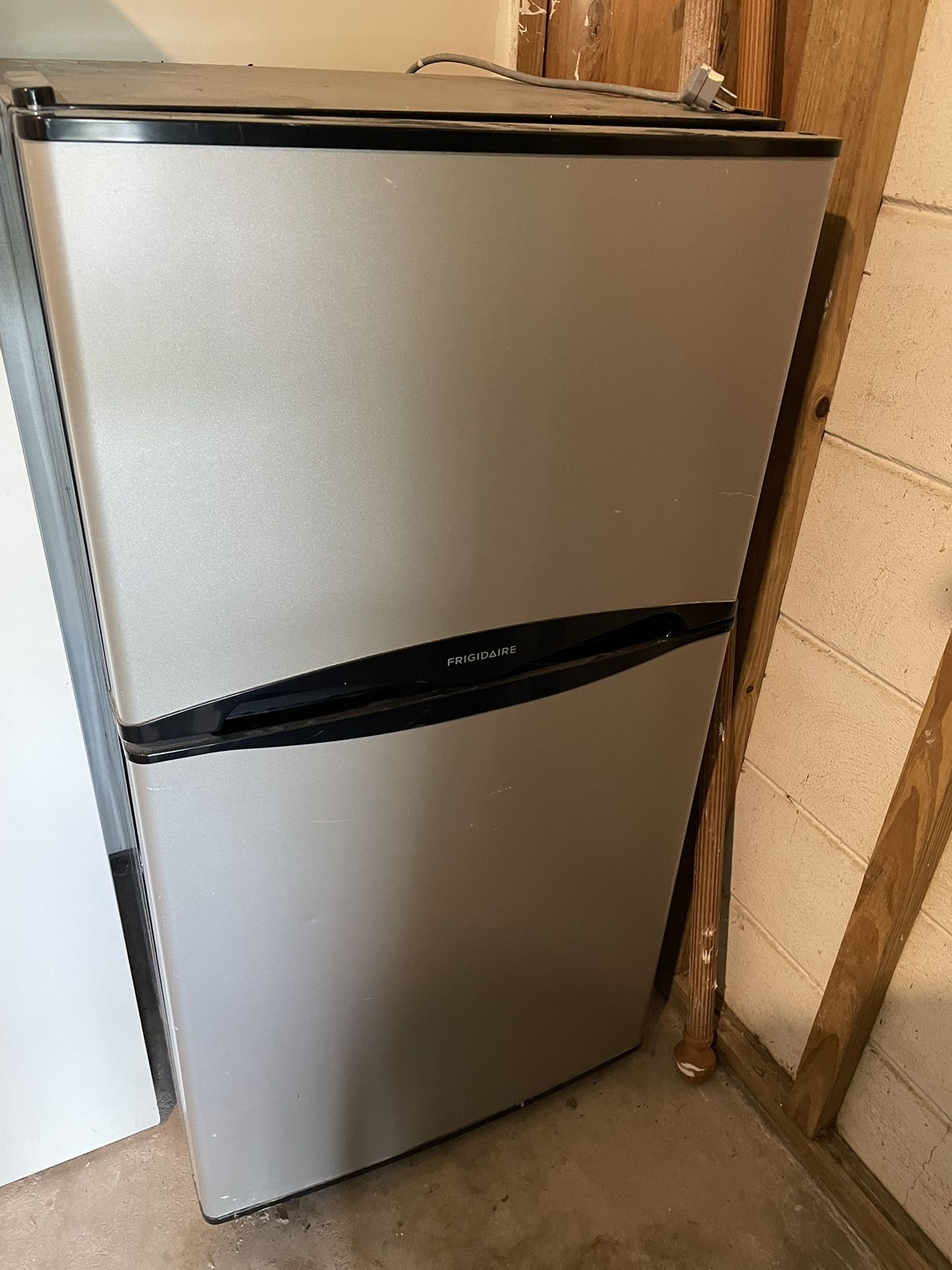 22x43x24 Mini Refrigerator & Freezer