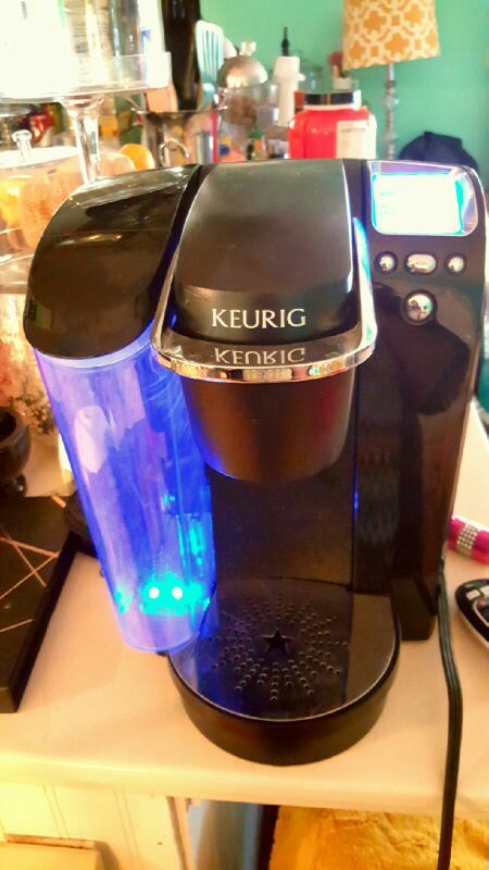 Keurig platuim B70 special edition...Top of line coffee maker....seen on ebay same model as much as $800....great coffee maker!