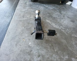 2 Inch U Haul Hitch Mount with a 3 inch rise