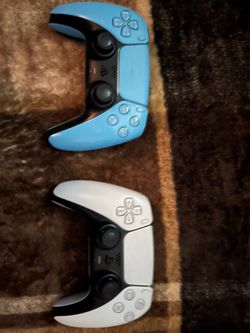 2 ps5 controllers