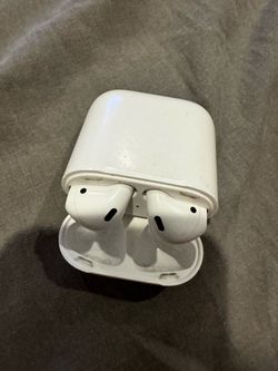 Apple AirPods first generation  In good used condition
