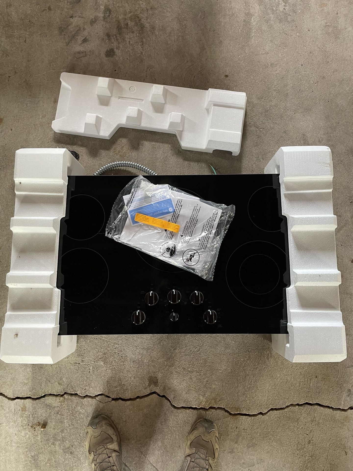 2025 GE 36in 5-Burner Electric Cooktop