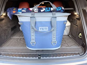 YETI Hopper M30 Soft Cooler – Excellent Condition