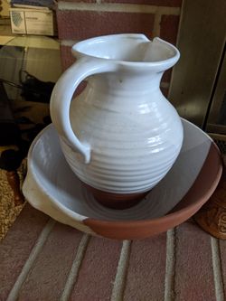 Nice Pitcher And Bowl Set $10