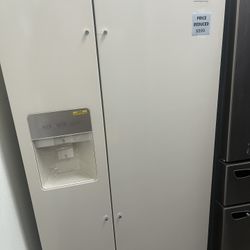 33” Wide Side-by-Side Refrigerator w/ Water Dispenser, IceMaker, & 21.4 cu ft Cpcty @ $700 Off MSRP!