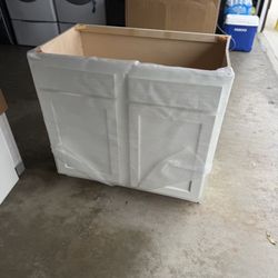 4 Cabinets.  SEE PICTURE.  1 damage.  NEW IN BOX.  MAKE OFFER