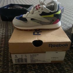 Kids 5c Reebok like new multi color