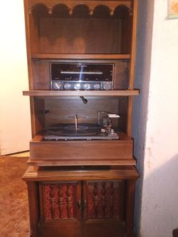 Mueble tocadiscos antiguo